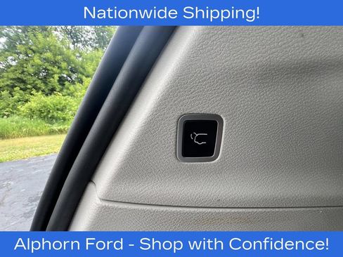 Used 2024 Chrysler Pacifica Touring-L FWD image 36