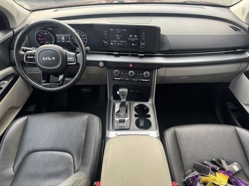 Used 2022 Kia Carnival LX image 13