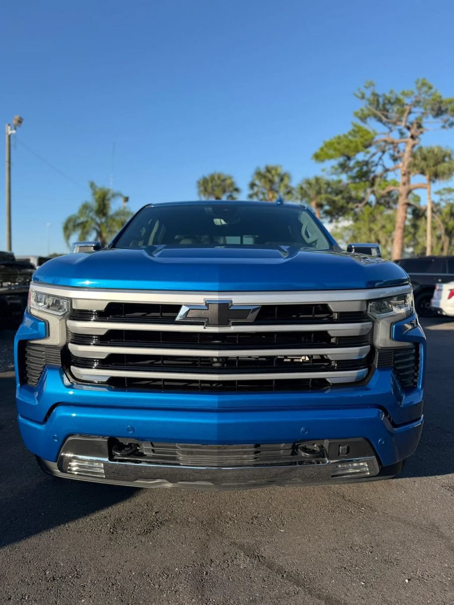 Used 2023 Chevrolet Silverado 1500 LTZ w/ Technology Package AWD/4WD image 2