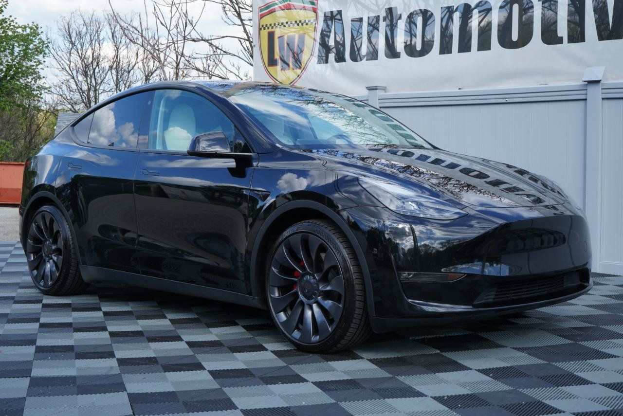Used 2023 Tesla Model Y Performance AWD/4WD image 3