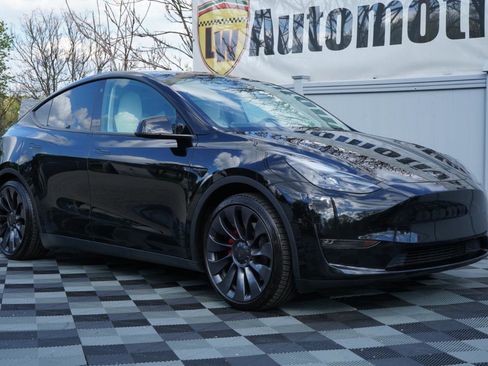 Used 2023 Tesla Model Y Performance AWD/4WD image 3