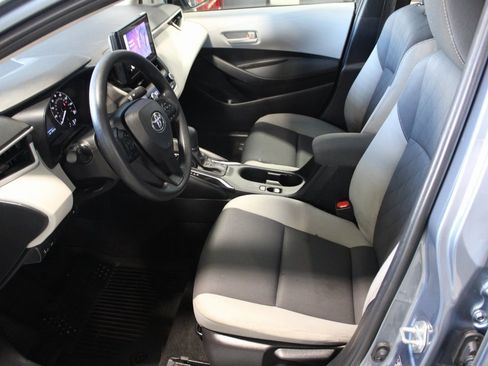 Used 2025 Toyota Corolla LE w/ LE Premium Package image 9