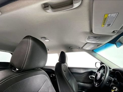 Used 2019 Kia Soul FWD image 25