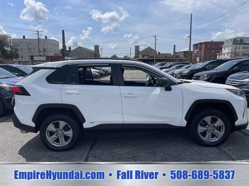 Used 2022 Toyota RAV4 LE AWD/4WD image 3