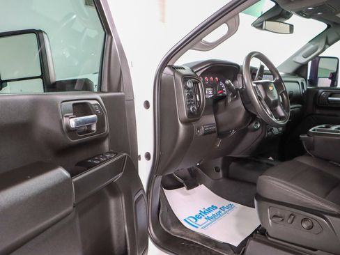 Used 2024 Chevrolet Silverado 2500 Custom w/ Custom Convenience Package image 3