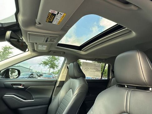 New 2026 Toyota Highlander XLE AWD/4WD image 19