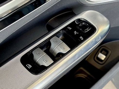 Certified 2025 Mercedes-Benz GLC 300 image 23