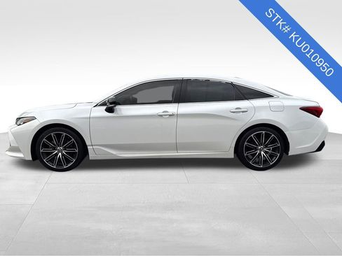 Used 2019 Toyota Avalon Touring image 4