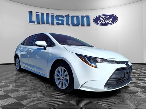 Used 2024 Toyota Corolla LE w/ LE Convenience Package image 1