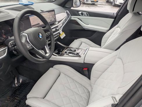 New 2026 BMW X5 xDrive40i w/ Climate Comfort Package image 3