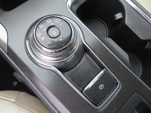 Used 2018 Ford Fusion SE w/ Fusion SE Technology Package image 37