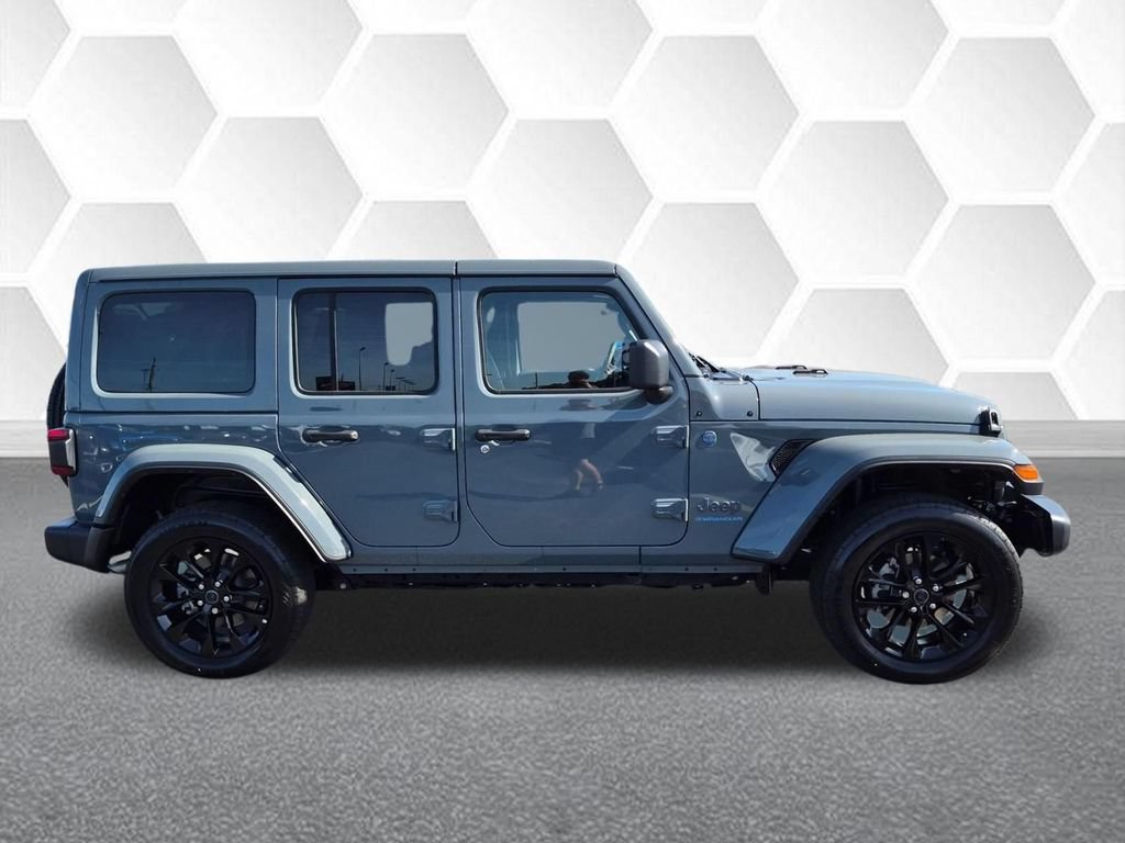 Certified 2025 Jeep Wrangler Unlimited Sahara w/ Technology Group AWD/4WD image 2