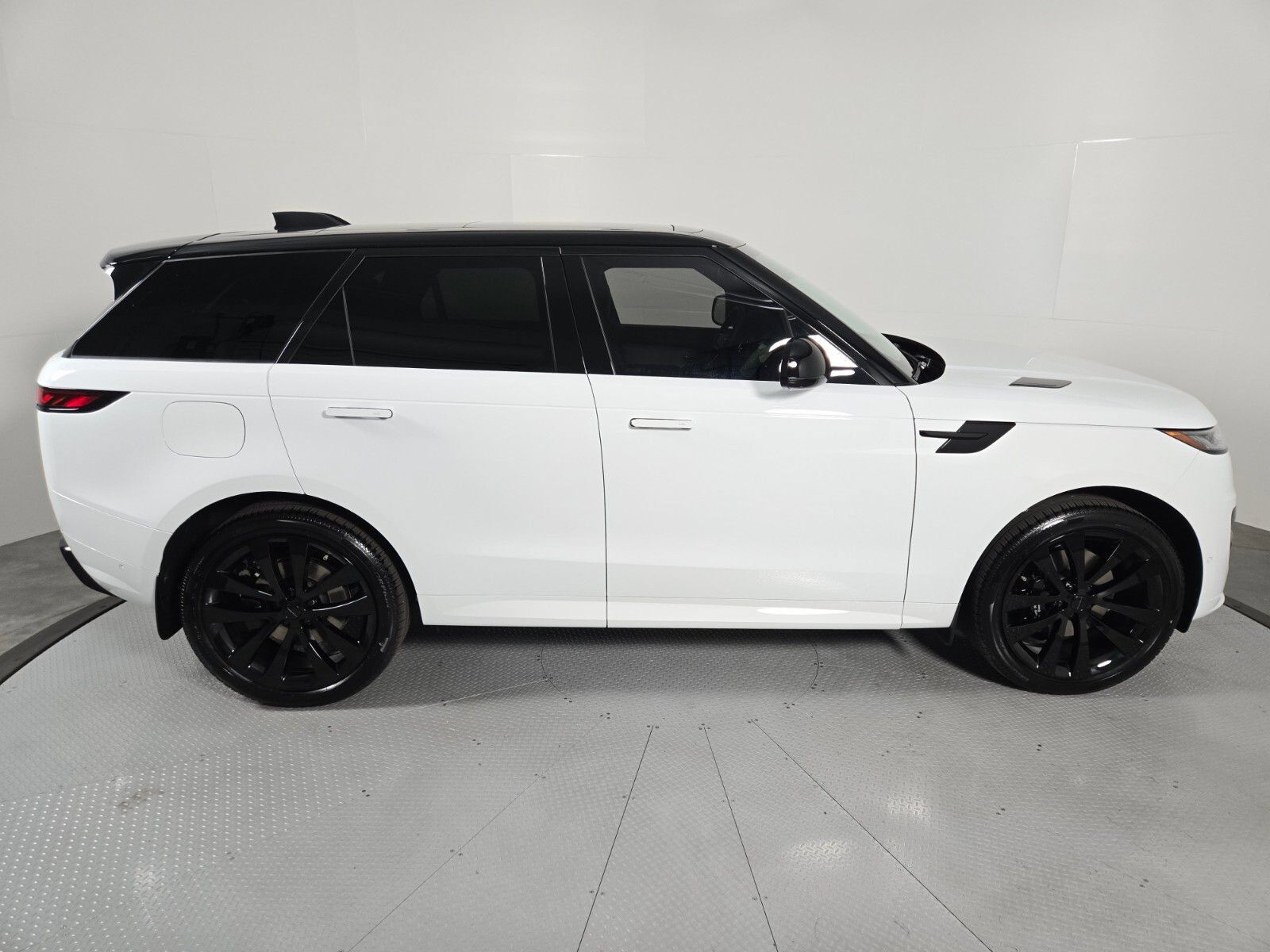 New 2026 Land Rover Range Rover Sport Dynamic SE AWD/4WD image 6