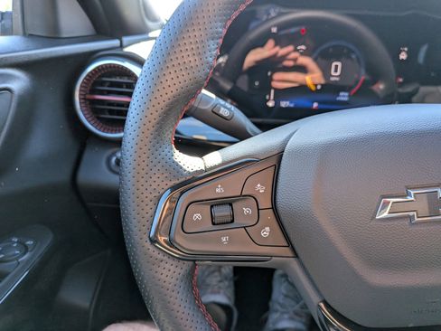 Used 2025 Chevrolet Trax RS w/ Driver Confidence Package image 17