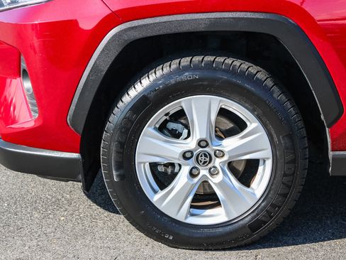 Used 2021 Toyota RAV4 XLE image 9