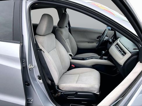 Used 2018 Honda HR-V EX image 7