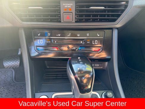 Used 2025 Volkswagen Jetta SEL FWD image 18
