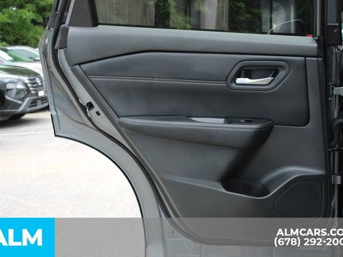 Used 2026 Nissan Rogue SL FWD image 19