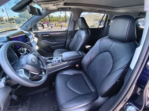 New 2026 Toyota Highlander Platinum AWD/4WD image 11