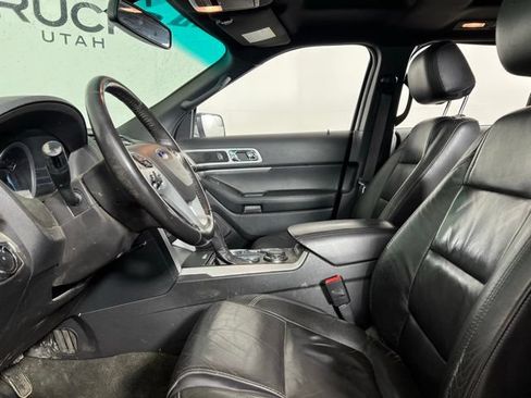 Used 2014 Ford Explorer XLT w/ Equipment Group 202A AWD/4WD image 12