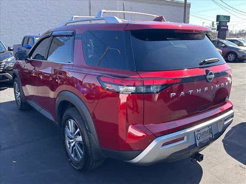 Used 2024 Nissan Pathfinder SL w/ Lighting Package (N92) image 5