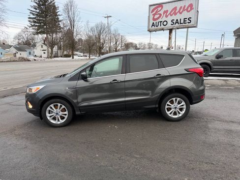 Used 2019 Ford Escape SE AWD/4WD image 2