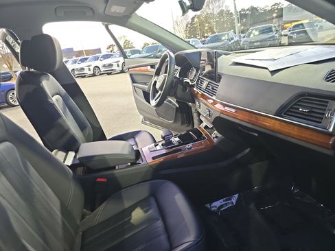 Used 2023 Audi Q5 2.0T Premium w/ Convenience Package image 10