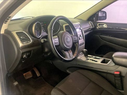 Used 2011 Jeep Grand Cherokee Laredo AWD/4WD image 16