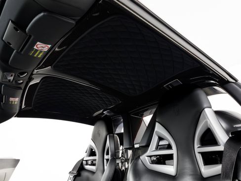 Used 2004 Porsche Carrera GT RWD image 19