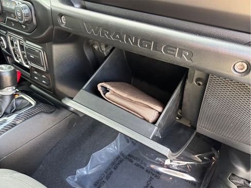 Used 2018 Jeep Wrangler Unlimited Sport S AWD/4WD image 36