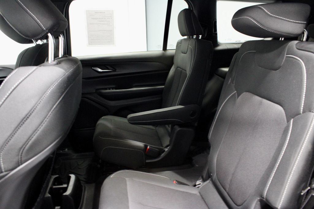 Used 2024 Jeep Grand Cherokee L Laredo AWD/4WD image 21