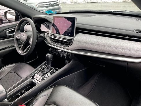 Used 2023 Jeep Compass Latitude image 13