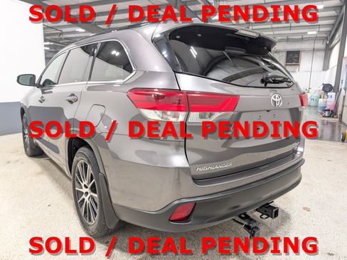 Used 2018 Toyota Highlander SE image 5