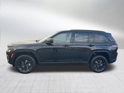 New 2025 Jeep Grand Cherokee Altitude image 8