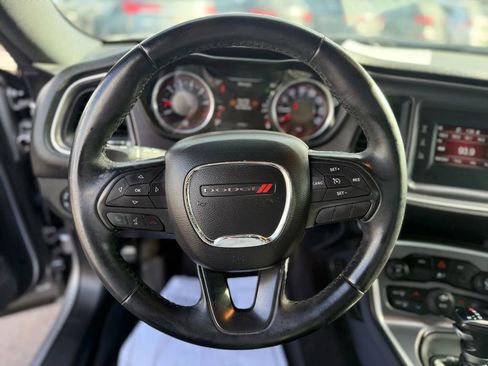 Used 2016 Dodge Challenger SXT image 20