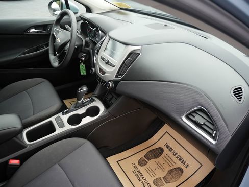 Used 2018 Chevrolet Cruze LS w/ LS Fleet Convenience Package image 31