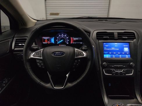 Used 2018 Ford Fusion SE w/ Equipment Group 201A FWD image 22