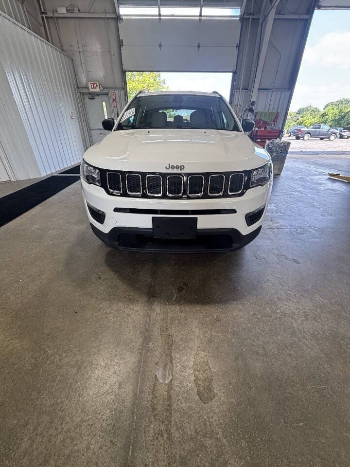 Used 2018 Jeep Compass Sport AWD/4WD image 3
