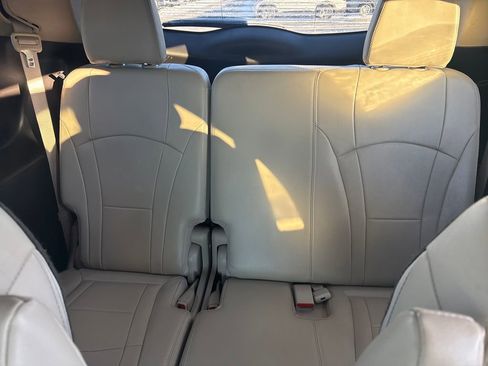 Used 2020 Buick Enclave Essence image 18