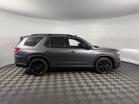 Used 2025 Honda Pilot Black Edition image 6
