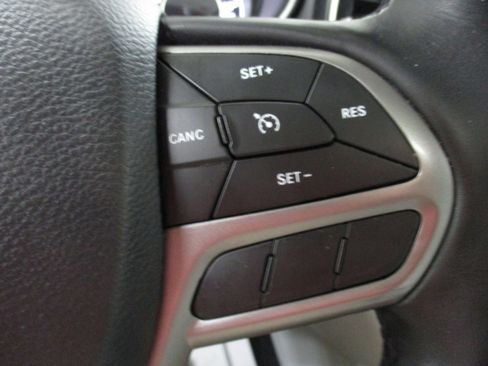 Used 2019 Jeep Cherokee Limited w/ Luxury Group AWD/4WD image 21