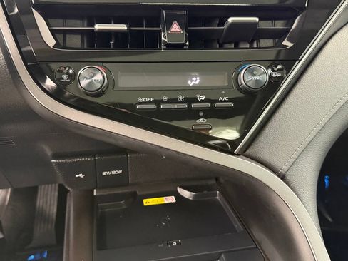 Used 2024 Toyota Camry XLE w/ Navigation Package FWD image 36