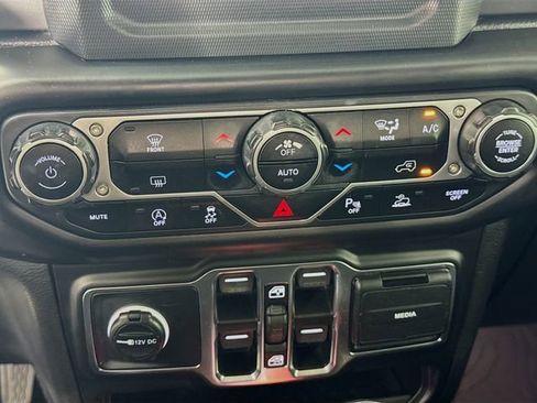 Used 2021 Jeep Gladiator Sport AWD/4WD image 19