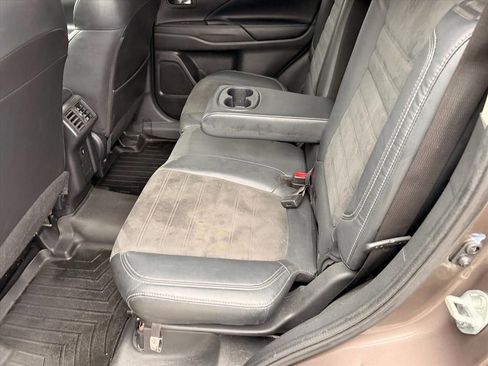 Used 2019 Mitsubishi Outlander AWD image 10