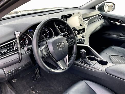 Used 2021 Toyota Camry SE image 12