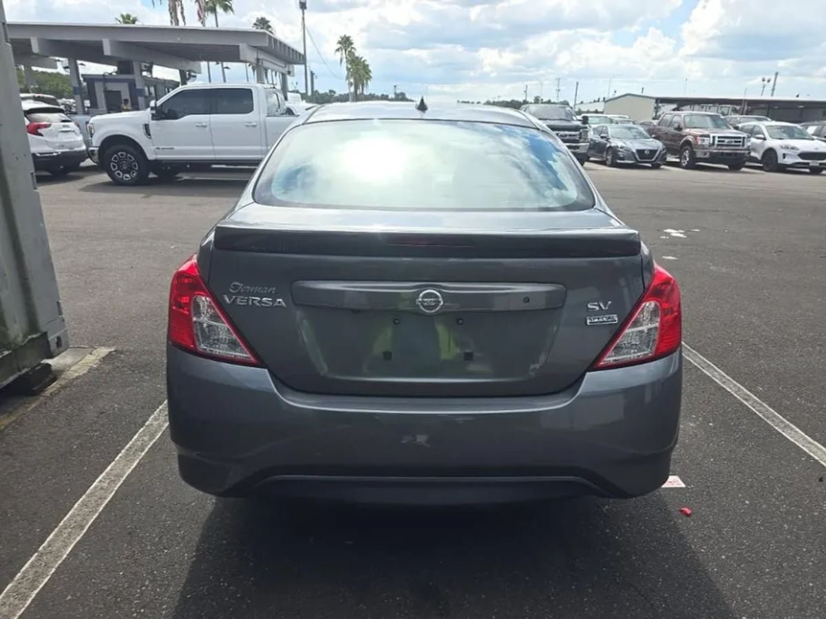 Used 2017 Nissan Versa SV w/ SV Special Edition Package FWD image 5