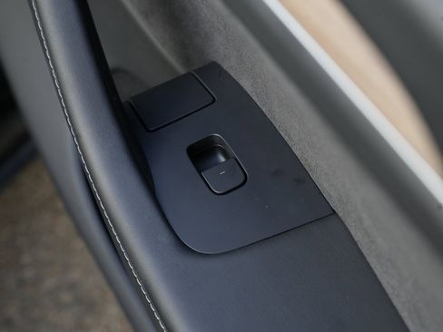 Used 2023 Tesla Model Y Long Range image 27