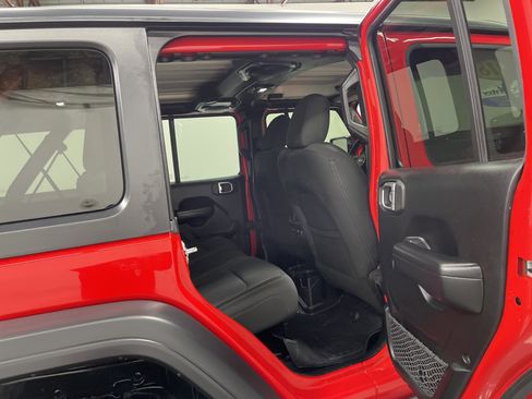 Used 2018 Jeep Wrangler Unlimited Sport S AWD/4WD image 19