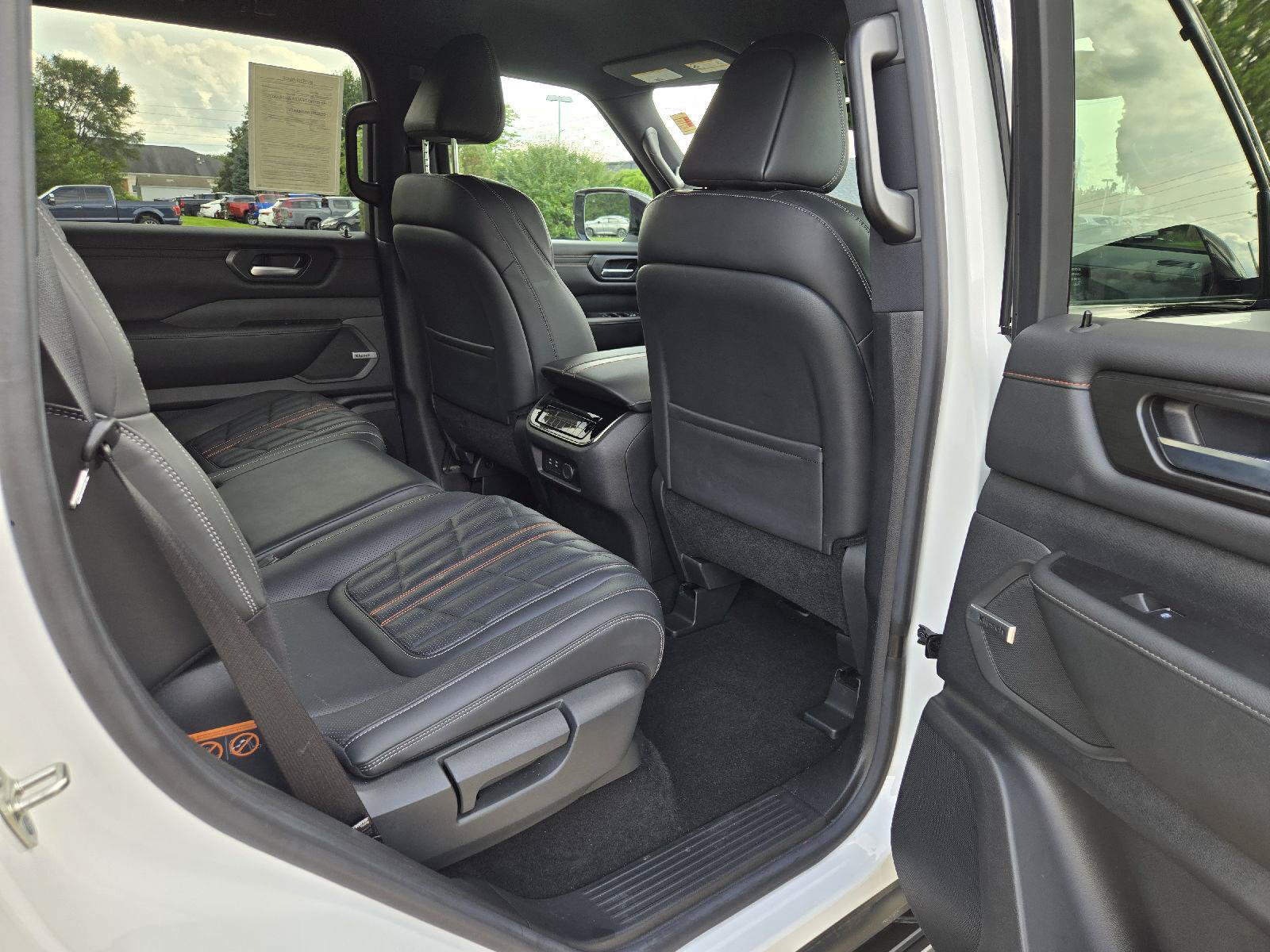 Used 2025 Nissan Armada PRO-4X AWD/4WD image 28