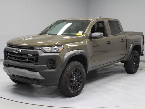 Used 2025 Chevrolet Colorado Trail Boss AWD/4WD image 9